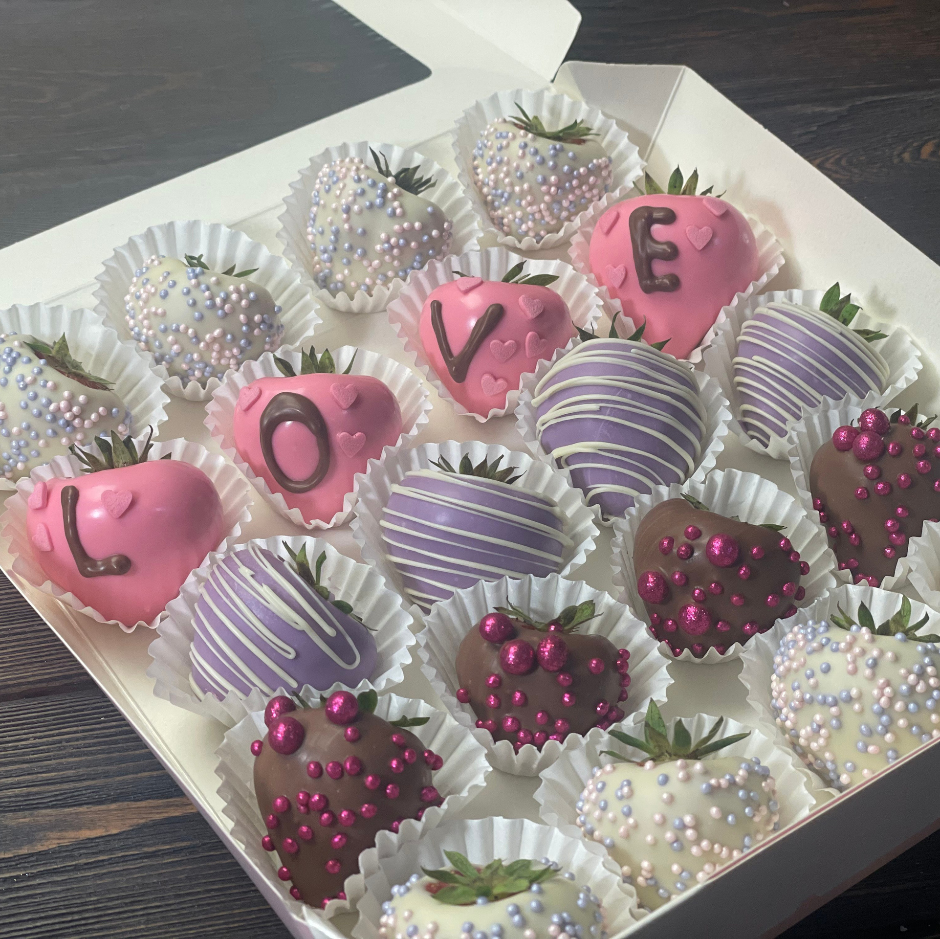 Наборы из клубники в шоколаде Сургут. Клубника в шоколаде в Сургуте