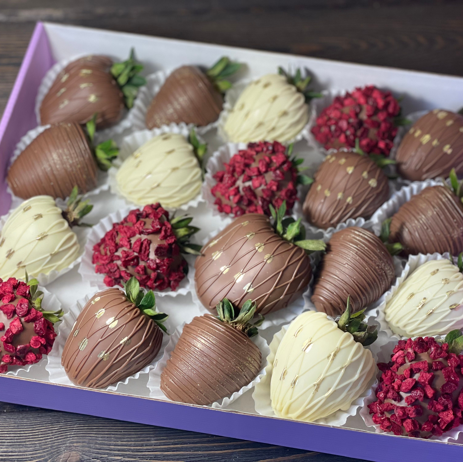 Наборы из клубники в шоколаде Сургут. Клубника в шоколаде в Сургуте