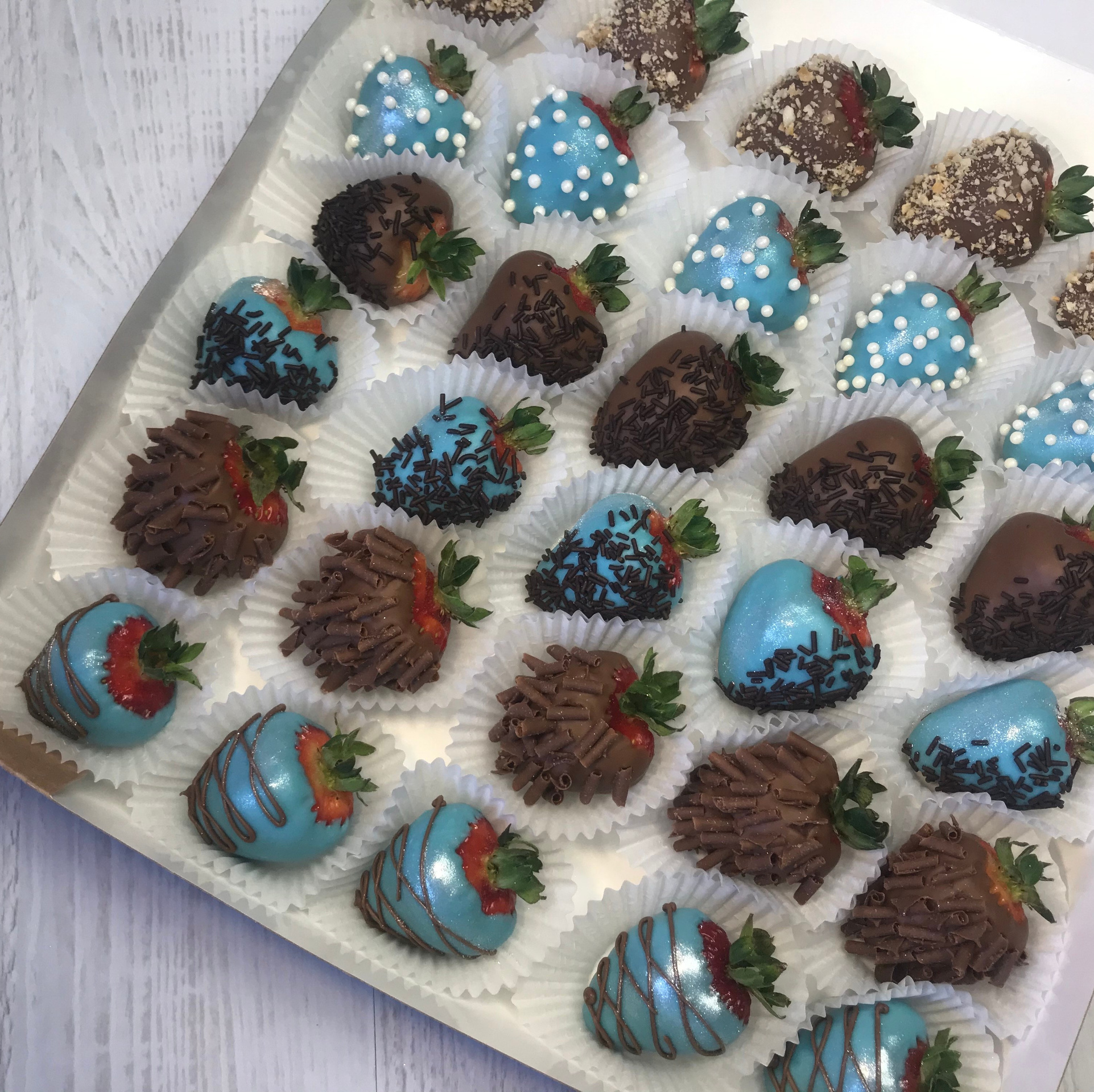 Наборы из клубники в шоколаде Сургут. Клубника в шоколаде в Сургуте