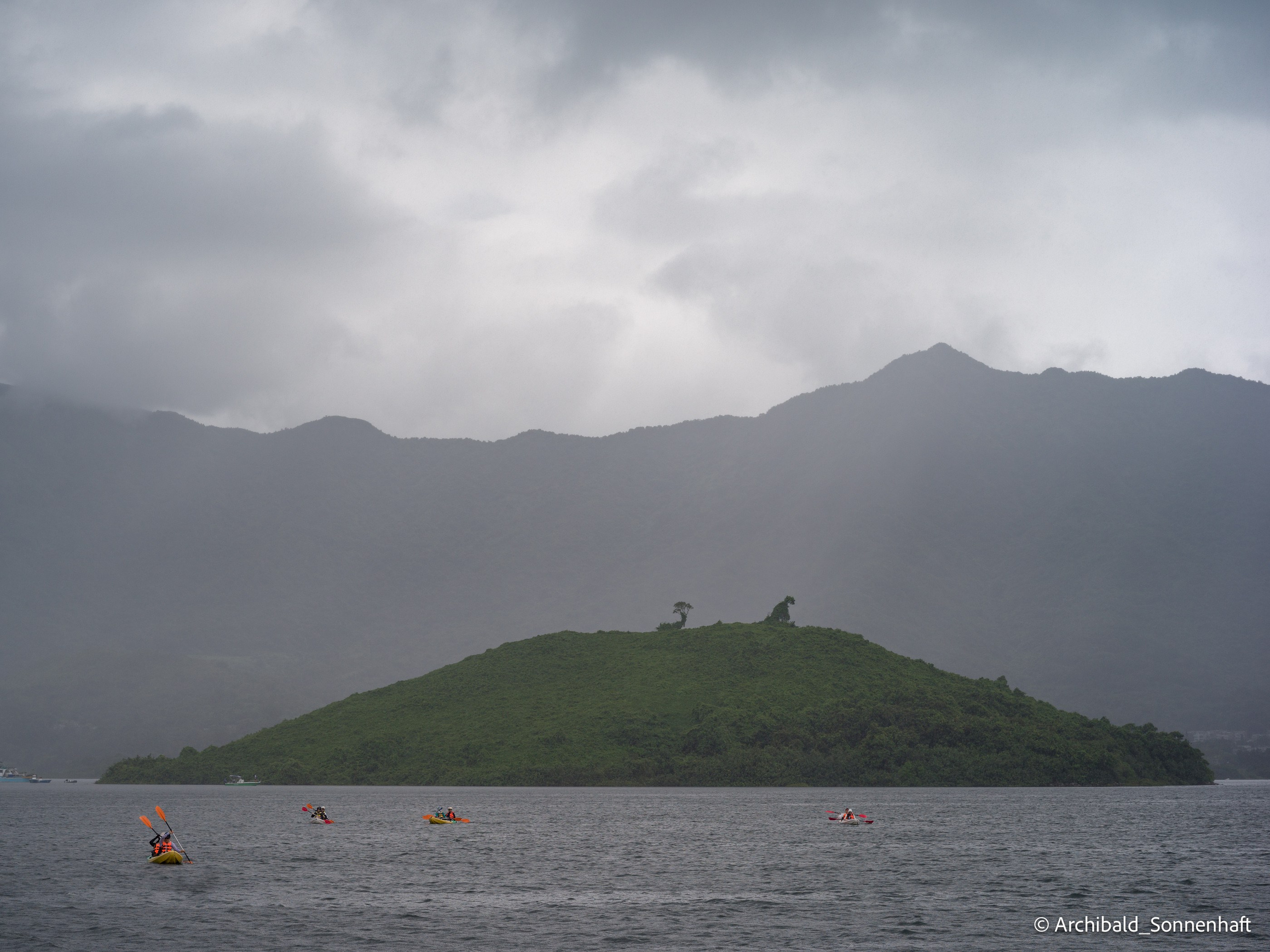 Kayaking. Photographer in Guangzhou, China. Archibald Sonnenhaft