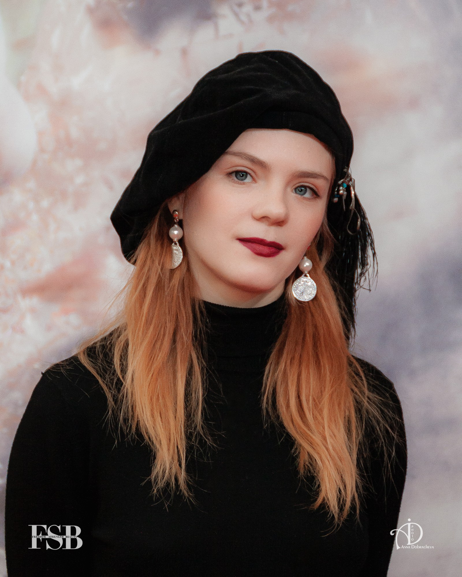 Актриса Дарья Коныжева на премьере фильма "Свет" режиссера Антона Коломееца в киноцентре "КАРО 11 Октябрь" в Москве