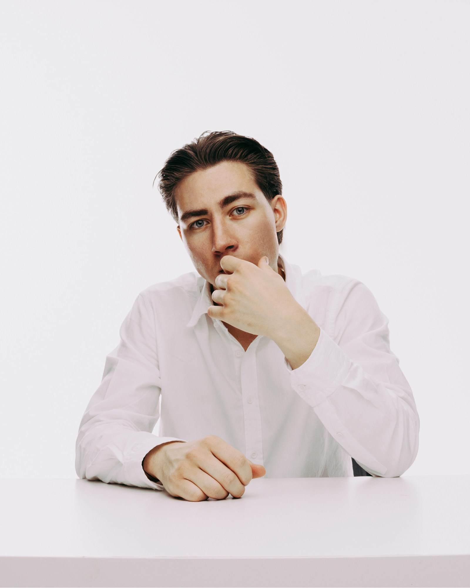 Фотография в студии, студийный мягкий свет