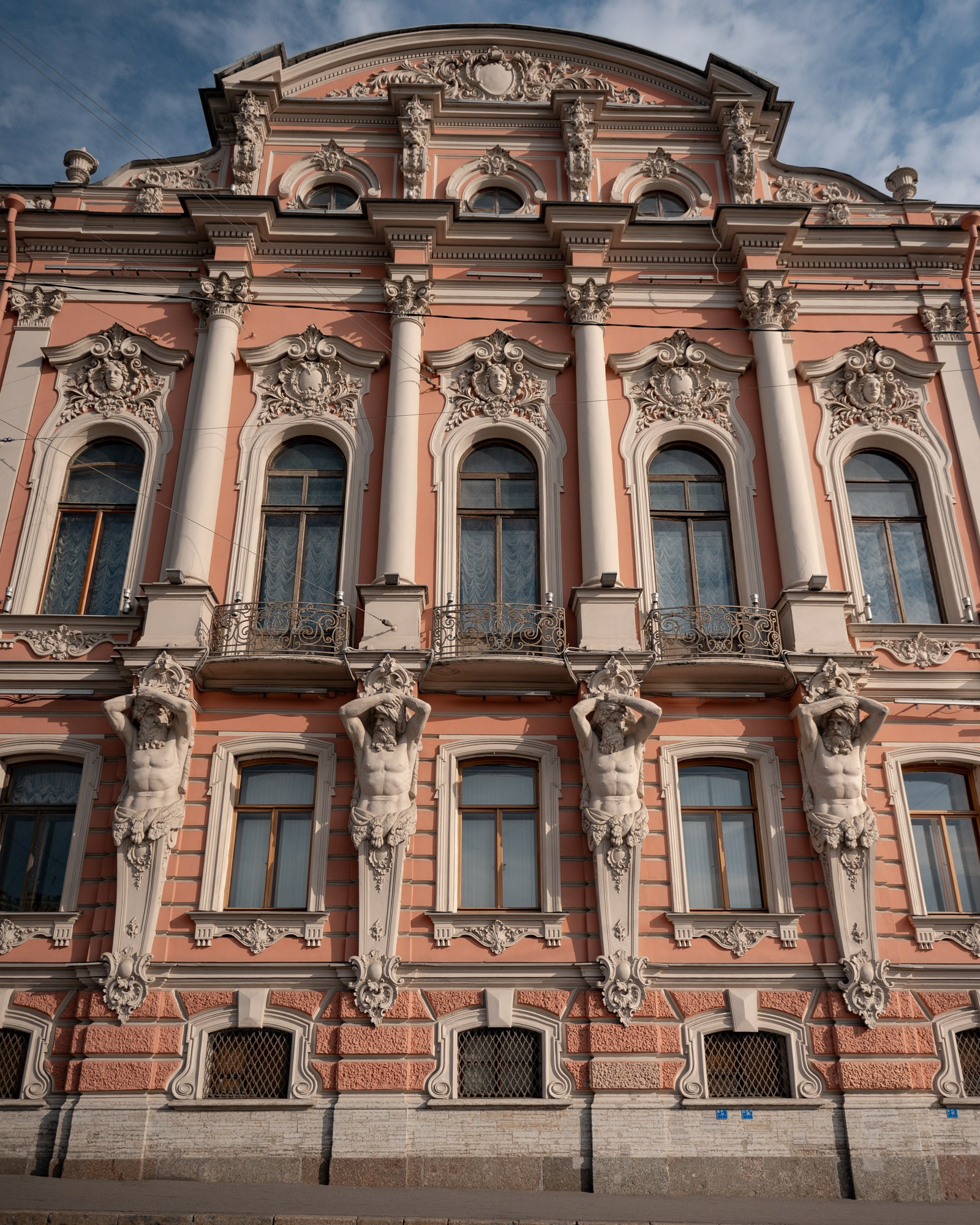 свадебная фотосессия во Дворце Белозерский Белосельских, дворцы в Санкт-Петербурге для свадебной фотосессии
