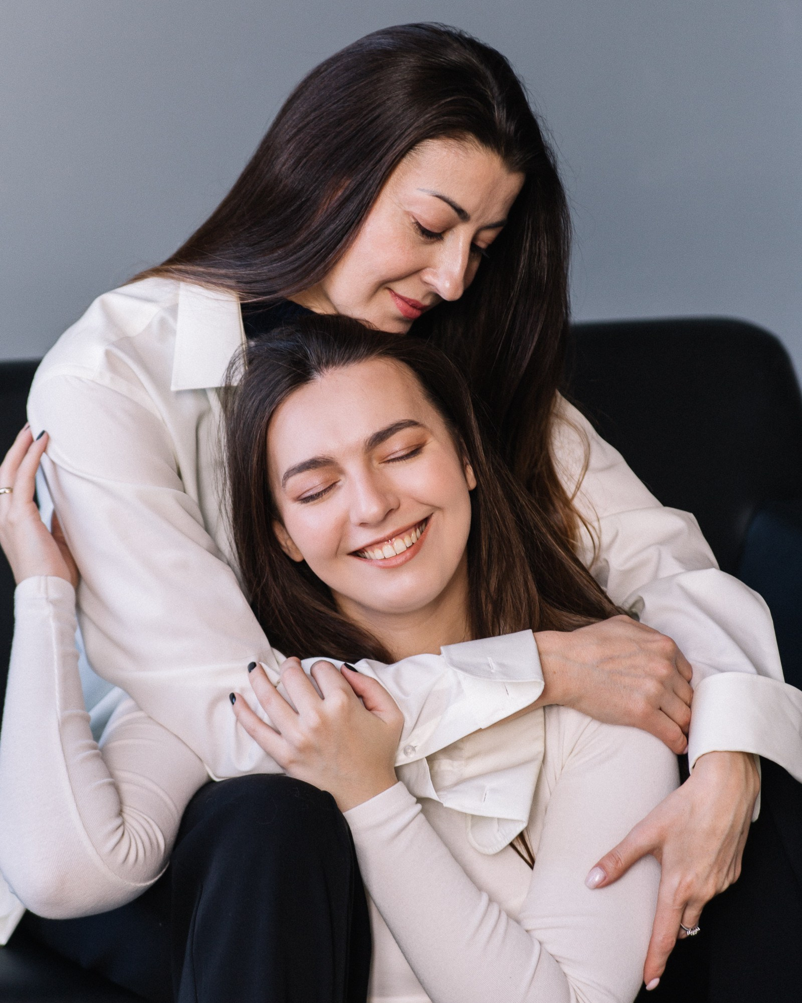 Фотосессия мамы и взрослой дочери. Фотограф Ольга Кудрявцева. Профессиональная фотосъёмка в Калининграде