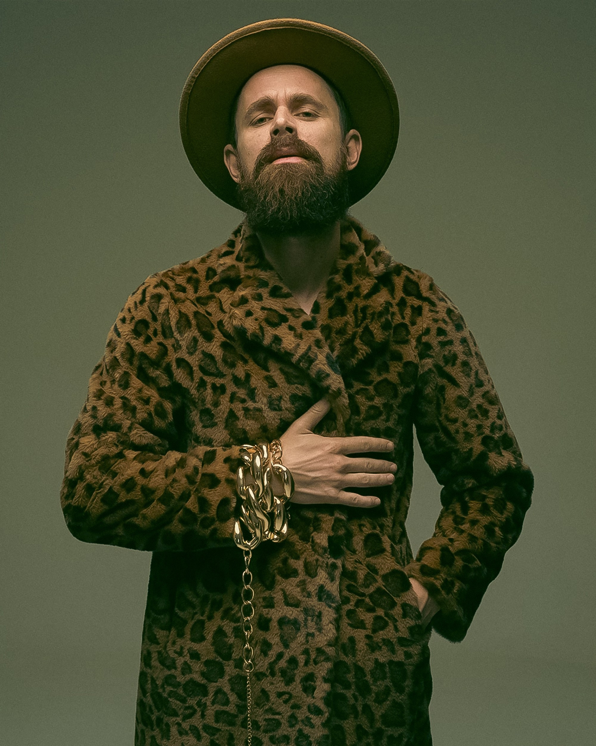 Фотограф Виктор Павлюткин. Рекламная и предметная съемка: подчеркиваю уникальные характеристики вашего бренда или продукта. Индивидуальные фотопроекты: персонализированные съемки, которые помогают клиентам выделиться на фоне конкурентов. Контент для соцсетей и сайтов: создание визуалов, которые увеличивают вовлеченность и доверие аудитории