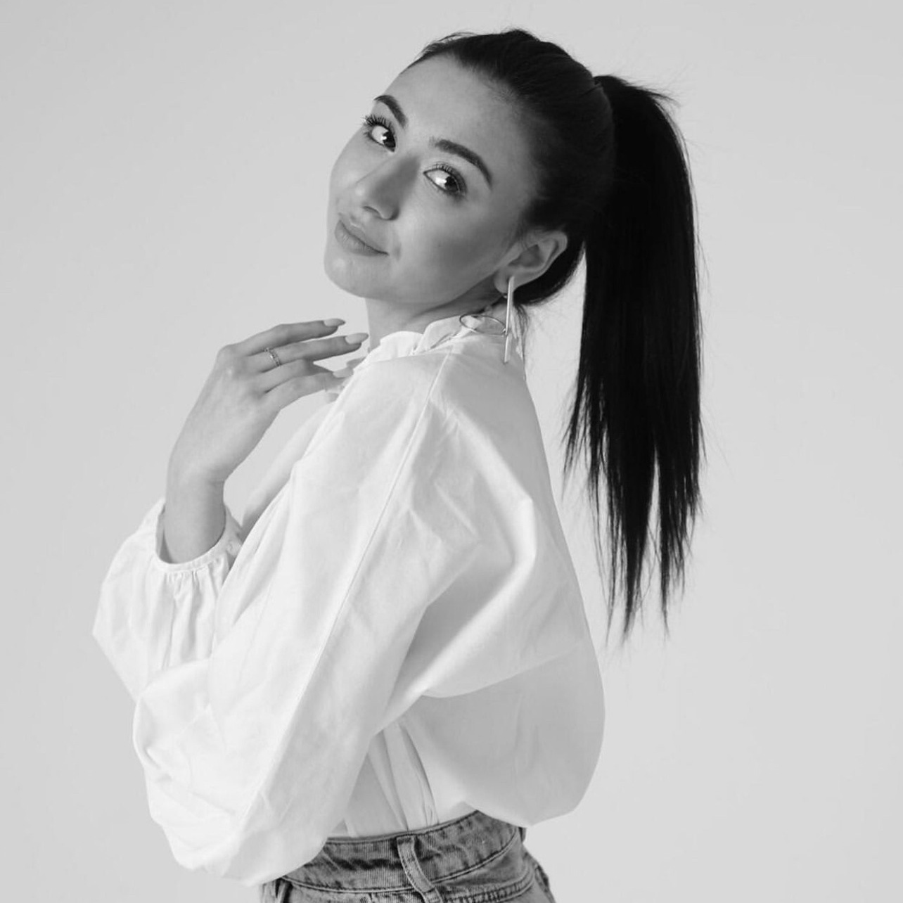 Контакты. Фотограф Москва Енокян Милана