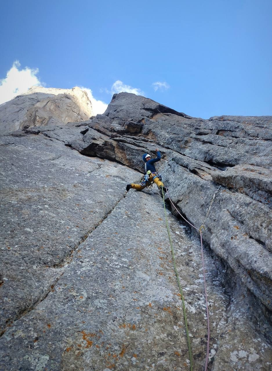 Perestroyka Crack свободным лазаньем. “Steel Angel”: women’s climbing award
