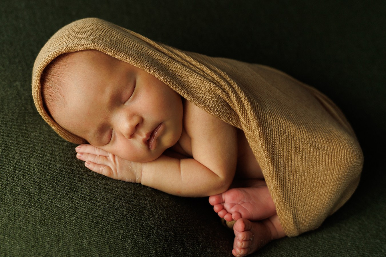 Домашняя съемка новорожденных в Ленинградской области. Привет! Я Мила, фотограф из Ленинградской области