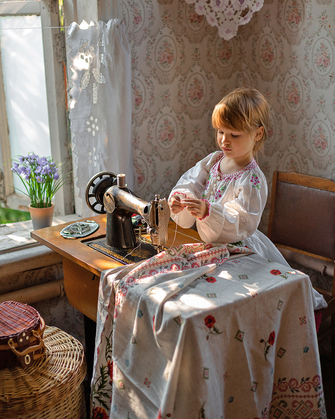 Семейная фотосессия, фотосессия в деревне, деревенский дом, чаепитие. Профессиональный фотограф, фотохудожник, видеограф из Москвы