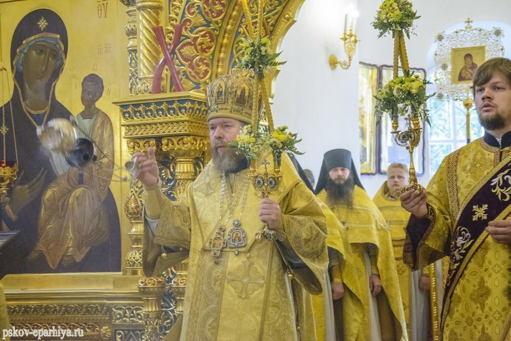 Как отличить священника от епископа. Фотограф на Крещение и Венчание в Ташкенте