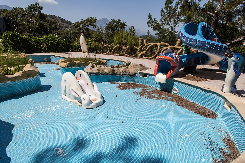 Заброшенный отель в Кемере. Фотограф Иван Губанов