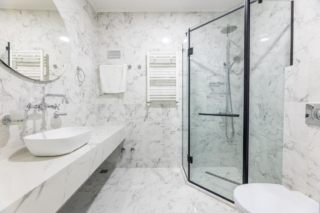 Женский тур в Грузию 8–11 мая 2026. Женский фотограф в Москве Екатерина Борисова Туры для женщин