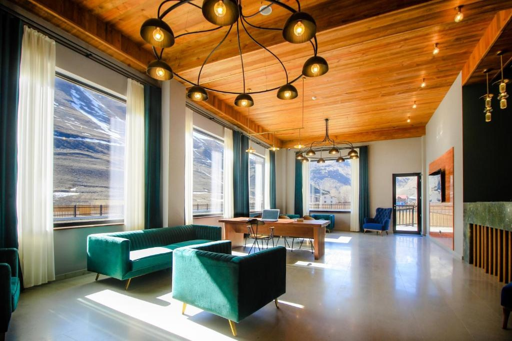 Женский тур в Грузию 8–11 мая 2026. Женский фотограф в Москве Екатерина Борисова Туры для женщин