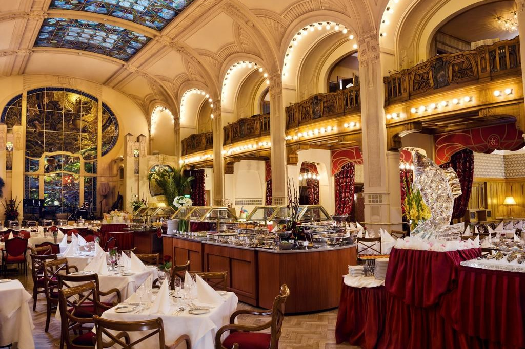 Красивые места для свадебной фотоссессии в Санкт-Петербурге. Фото и Видеосъемка на ваше мероприятие. Александр Романов