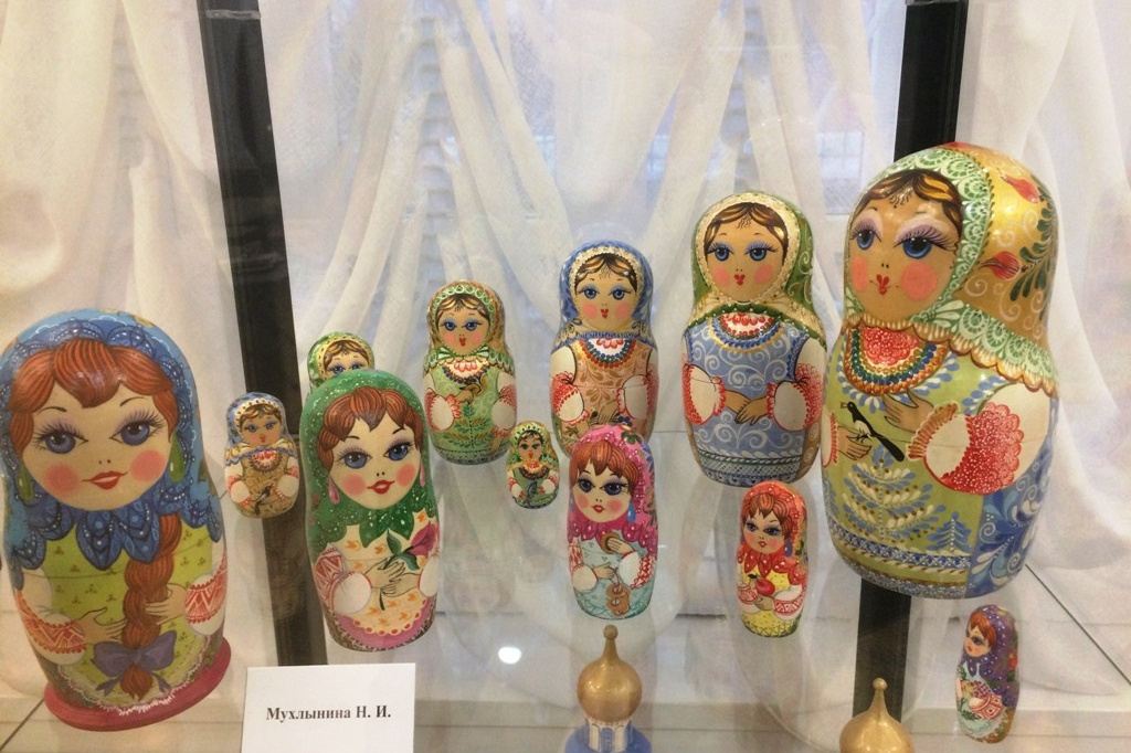 Выставка «Сибирской стороны узоры» в Доме ученых Новосибирска. Сувениры и подарки с Ордынской росписью | Новосибирск