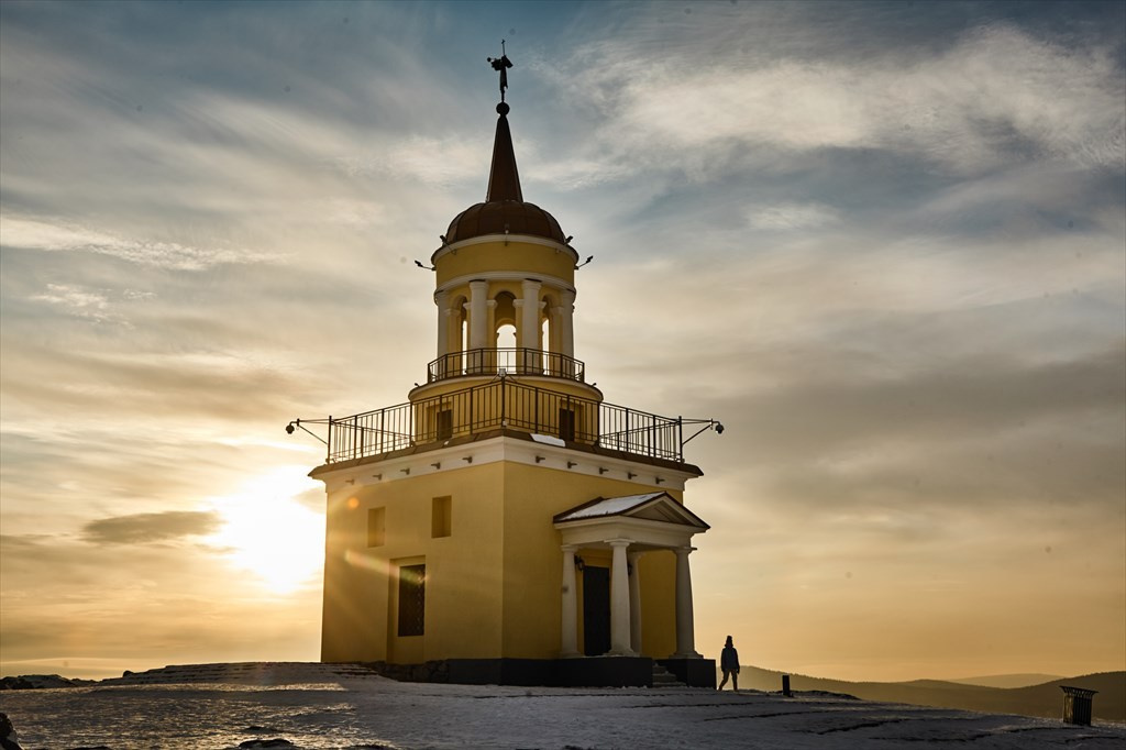 Здание с колоннами на Лисьей горе. Фотограф Рябинин Евгений. Нижний тагил\Екатеринбург