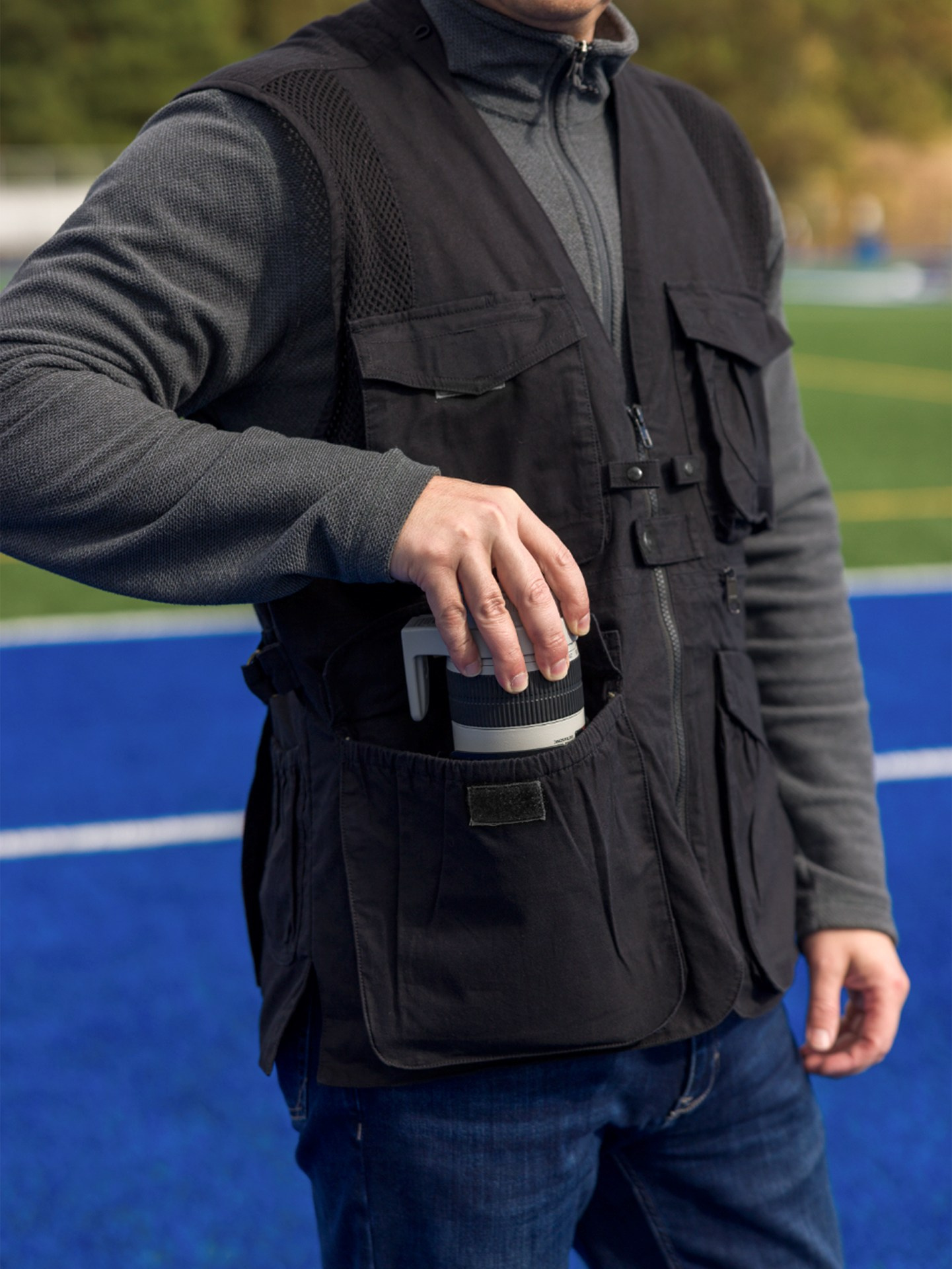 DOMKE добавляет черный цвет в свои жилеты. Фотограф — видеограф в Москве Дмитрий Менделеев