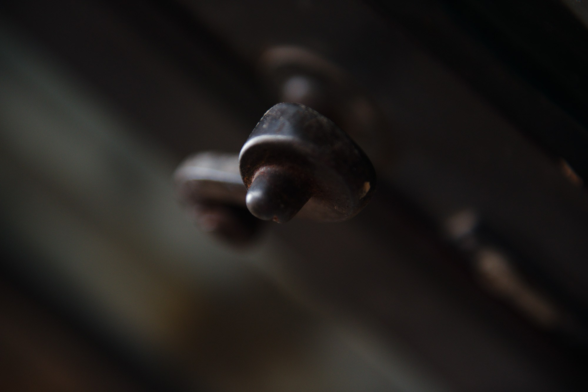 Старинная кованая ручка в Пьенце