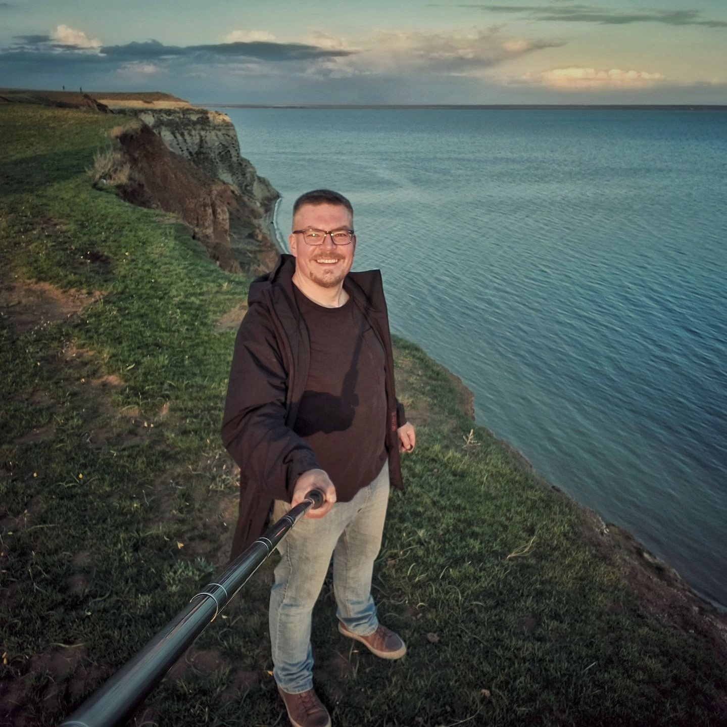 Осенний закат на берегу Чёрного моря