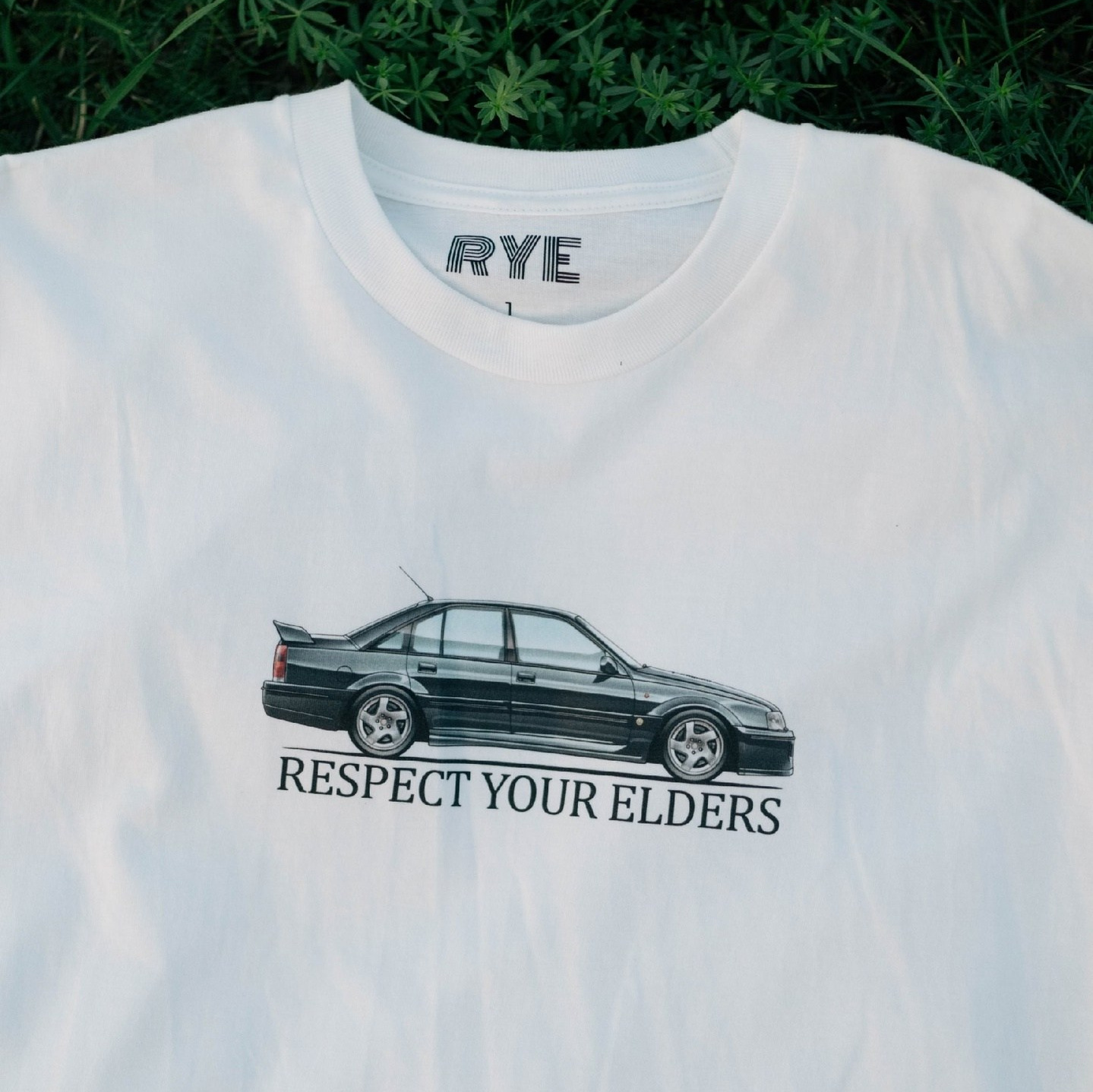 Одежда с изображением автомобилей. Автомобильный фотограф Антон Цырулев