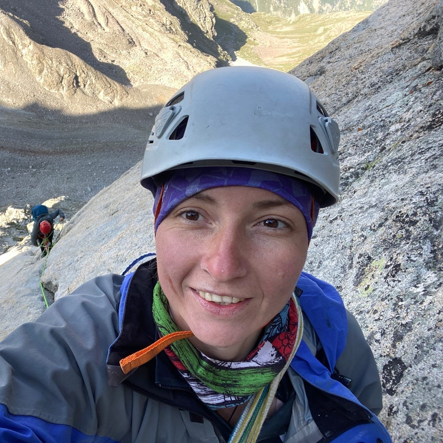 ЮЗ стена вершины Ушба Южная, маршрут Мышляева 6А (1). Премия Стальной Ангел