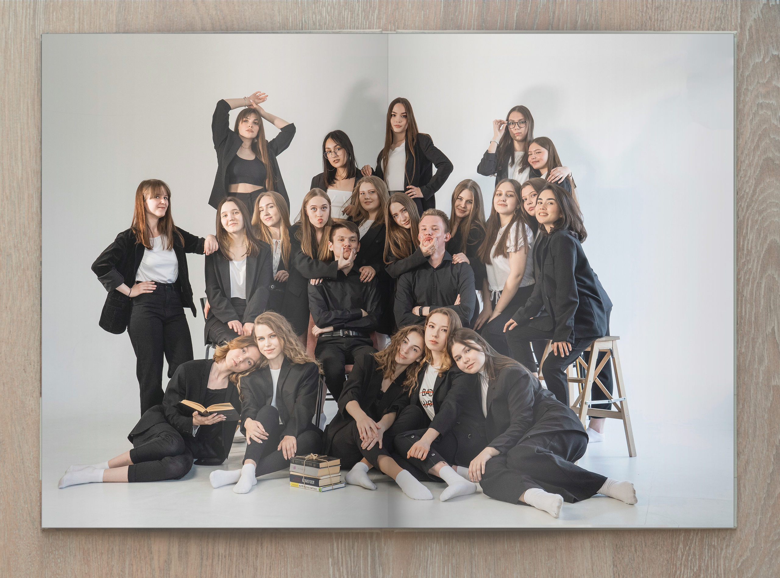 Школьный альбом 2800 (8 страниц) — 2 фотосесии. Антон Катушенок — фотокорреспондент города Набережные Челны