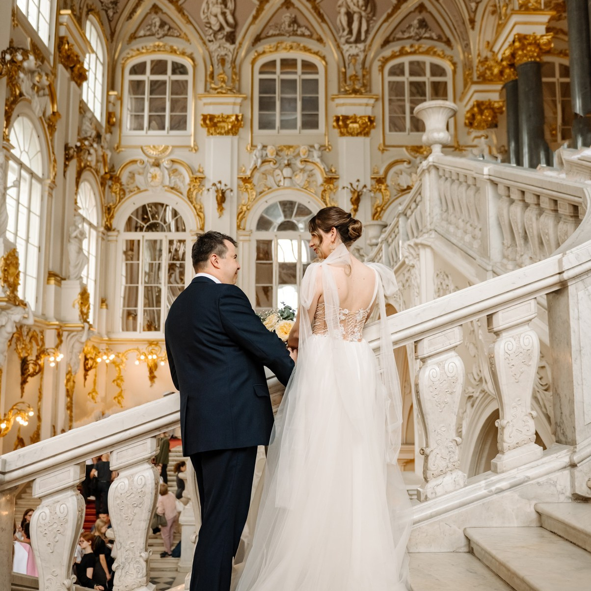Свадебная фотосессия в Эрмитаже. Свадебный и семейный фотограф в Санкт-Петербурге Елена Худякова