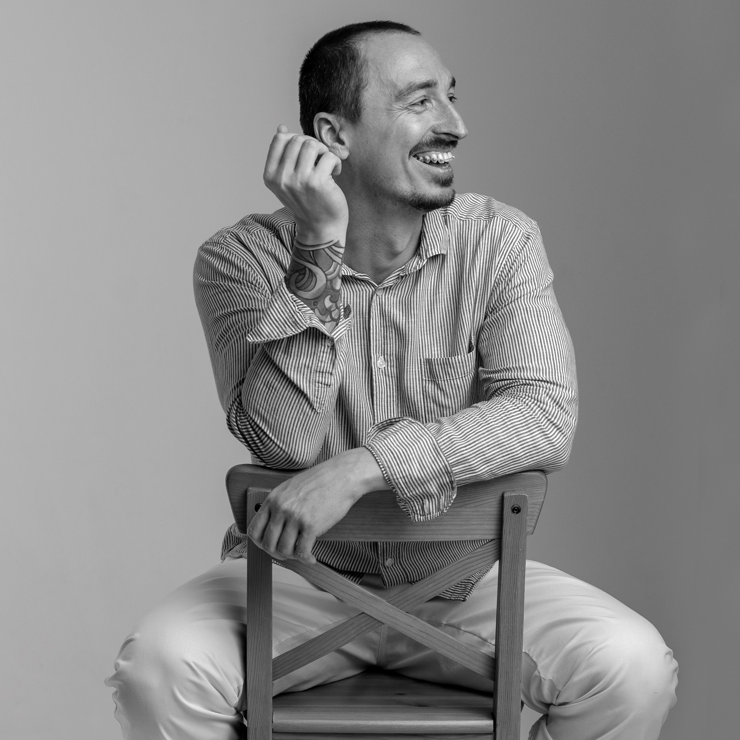 визуальный артист Женя Шершнёв