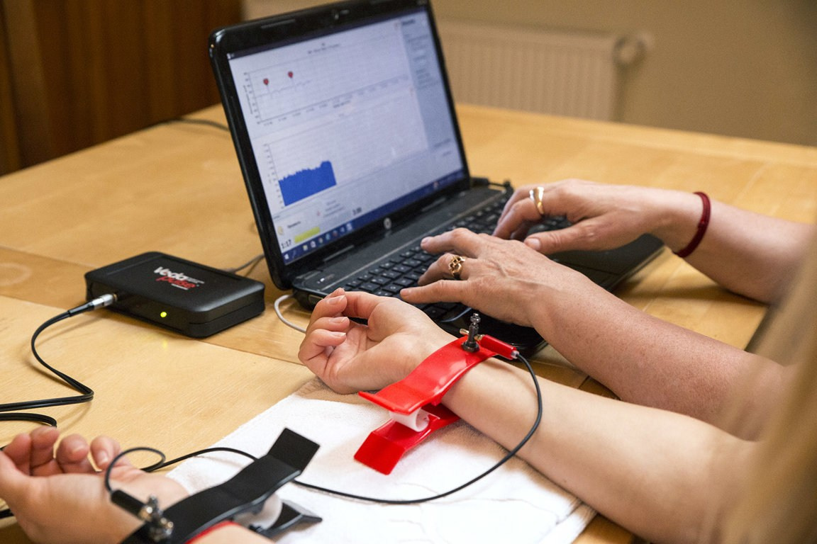 Методика «ВедаПульс» в Зеленограде позволяет диагностировать состояние физического, психологического и энергетического здоровья человека, а также составить индивидуальные рекомендации по оздоровлению (рекомендованные продукты питания, наиболее подходящие занятия, фитопрепараты, ароматерапия, самомассаж по лучшим для Вас биологически активным точкам).