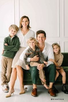 Рекомендации по подбору одежды для семейных новогодних съемок в моей студии. Фотограф новорожденных г. Рязань, детский и семейный фотограф