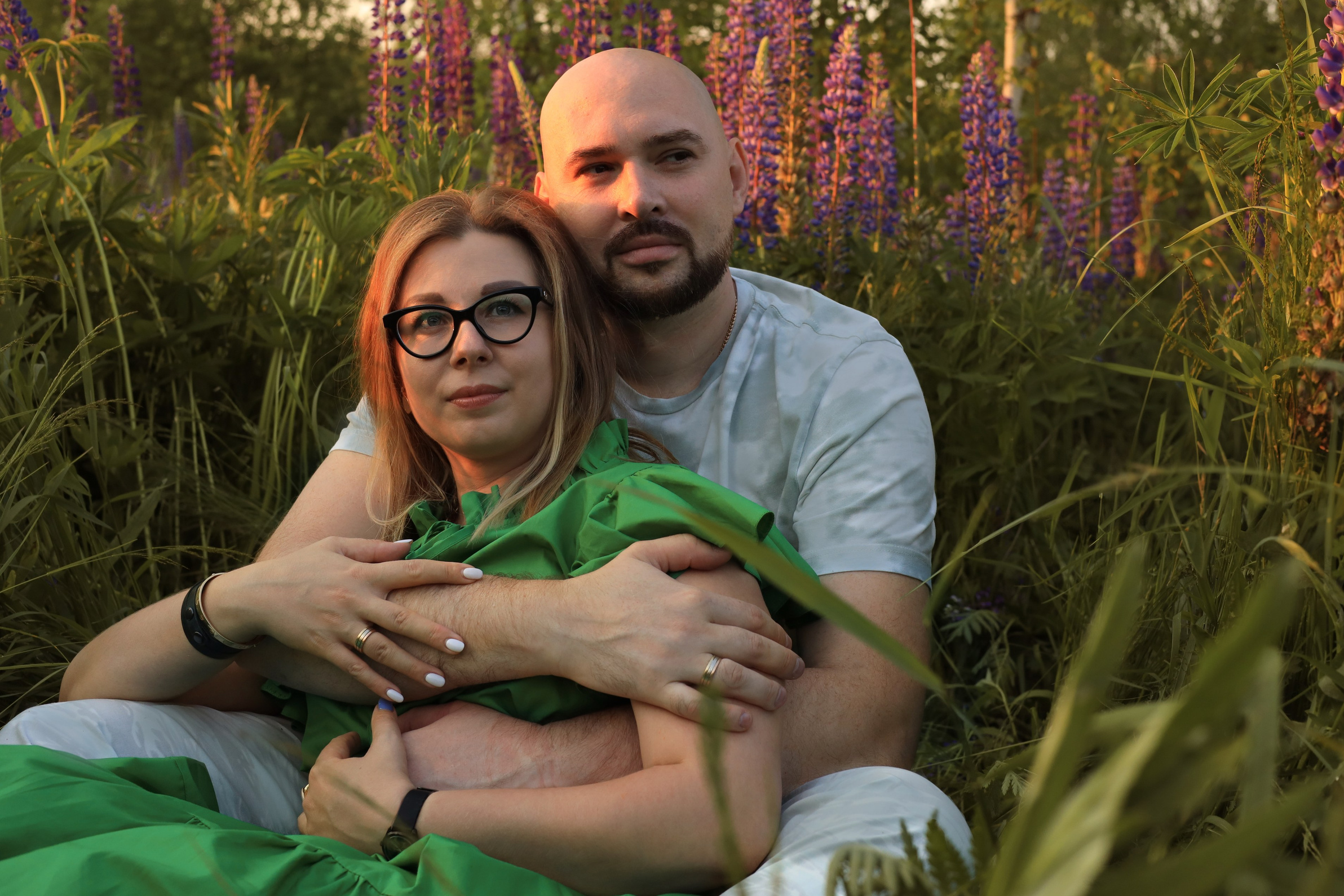 Фотосессия в цветах (люпинах) из категории "Любовная история"