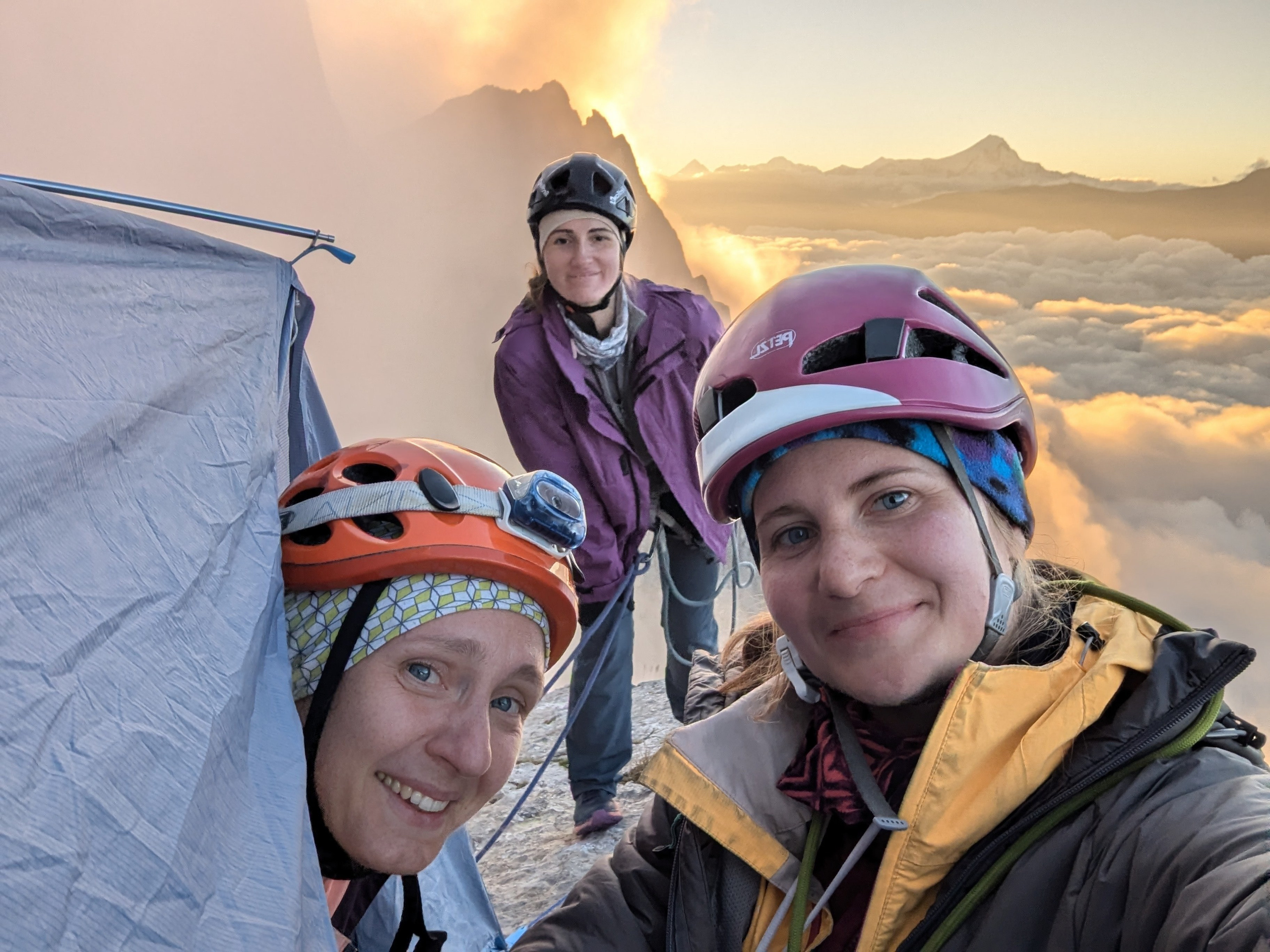 Женская команда из Воронежа прошла маршрут Горина 5А на Цей-Лоам. Премия Стальной Ангел