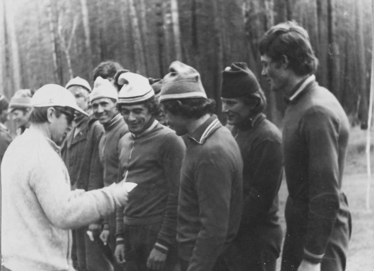 Награждение победителей слёта туристов‑водников на Семе, 1977&nbsp;год: команды из Горно‑Алтайска заняли все три призовых места