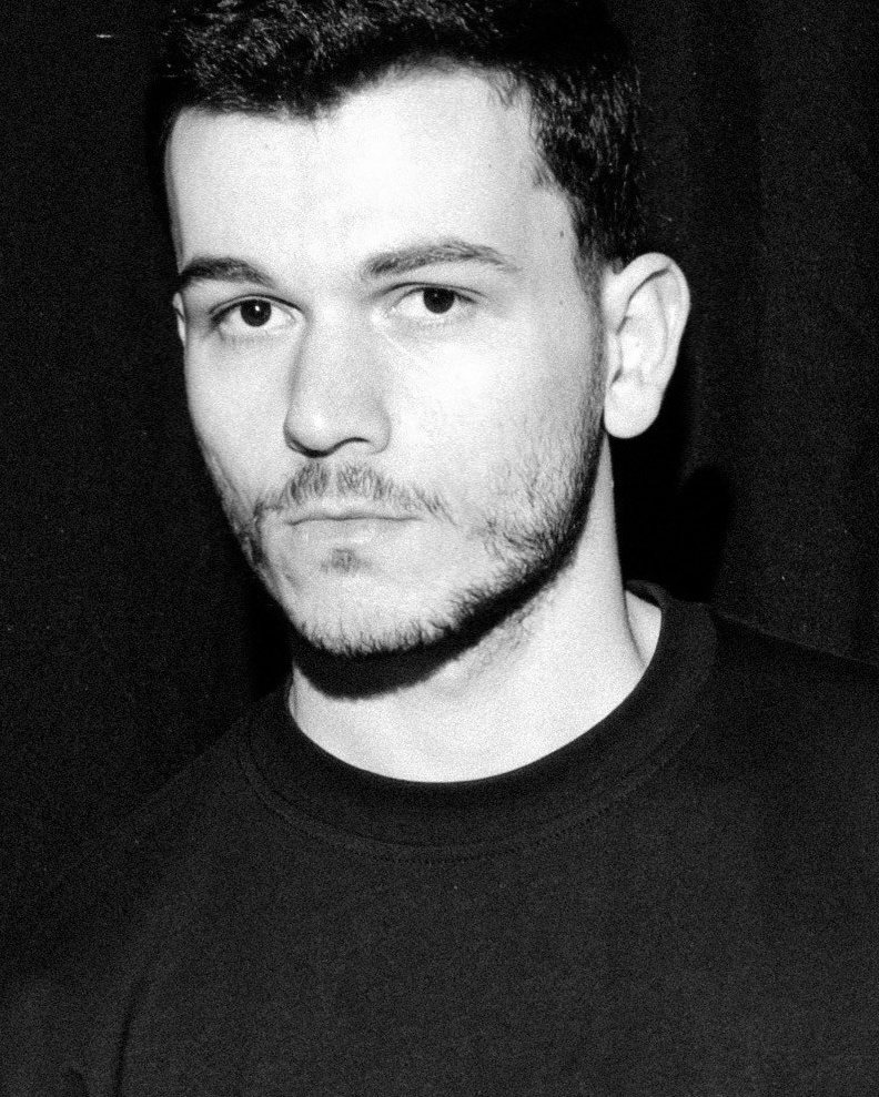 Контакты. TUTSARKIS — Art Director | Stylist | Photographer