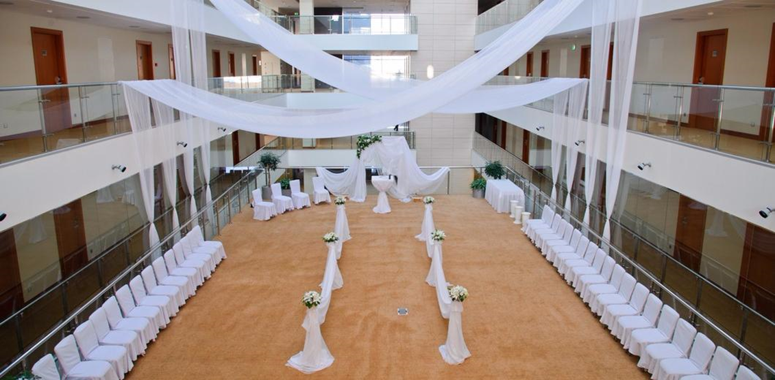 Выездная регистрация в отеле Холидей Инн. Выездная регистрация брака в отеле Holiday Inn.