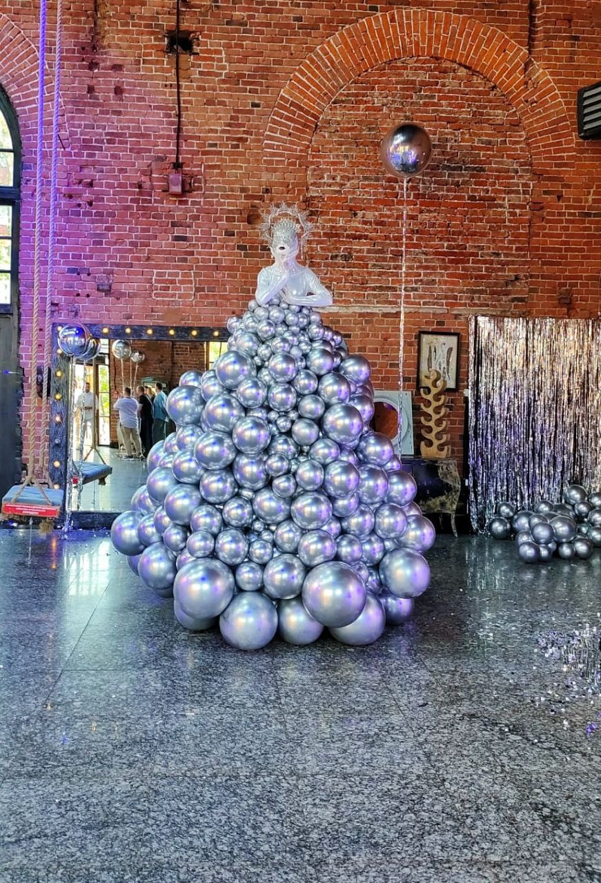 Ходулист-ёлка. Мимы и Ходулисты на встречу гостей. Москва