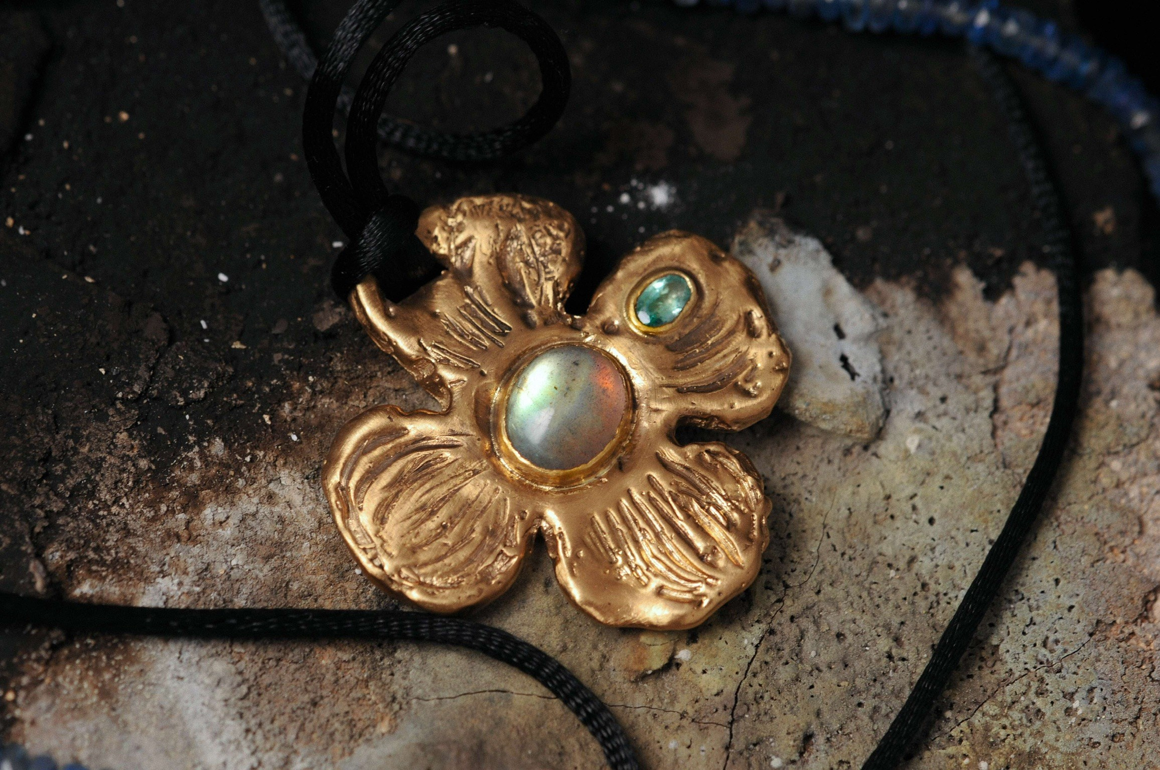 Ode aux sens — коллекция авторских кулонов. EUGENIKA JEWELS — Идеальные украшения для избранных