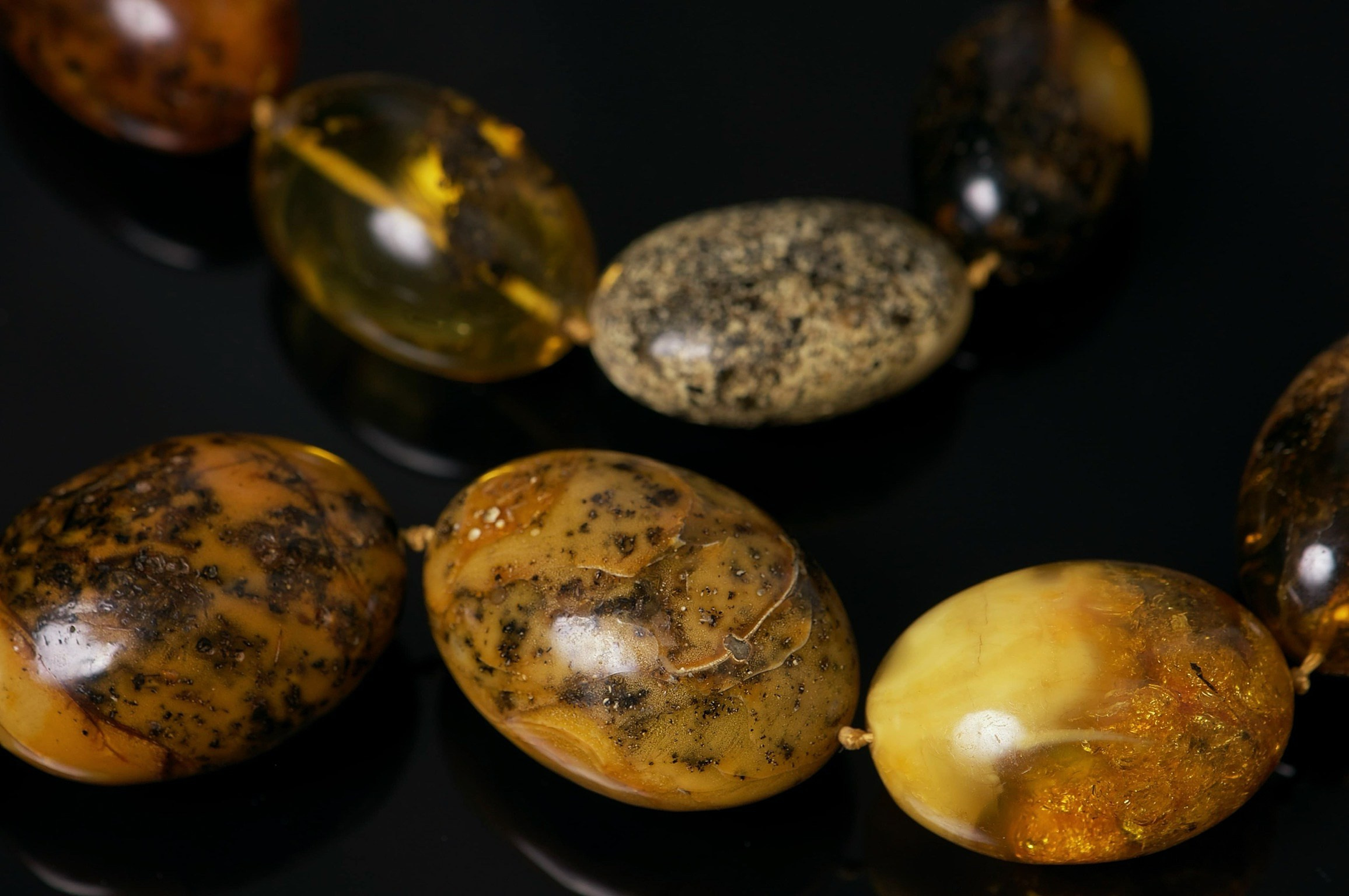 Уникальный янтарь Балтики в коллекции AMBER от Eugenika Jewels: тепло времени, застывшее в украшениях. EUGENIKA JEWELS — Идеальные украшения для избранных