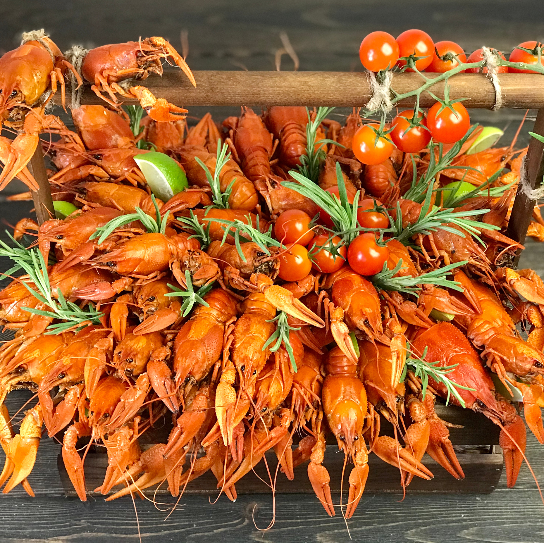 Мужские букеты Сургут. Клубника в шоколаде в Сургуте