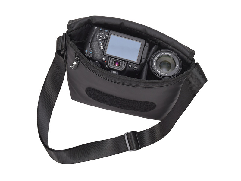 F.64, сумка-мессенджер для повседневного использования. Фотограф — видеограф в Москве Дмитрий Менделеев