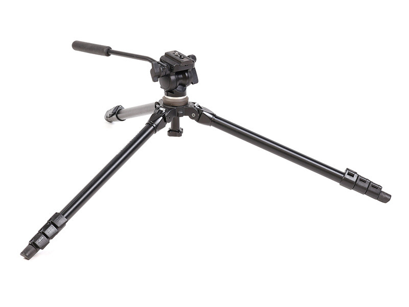 Оснащен шариковым выравнивателем, штатив для видео. Фотограф — видеограф в Москве Дмитрий Менделеев