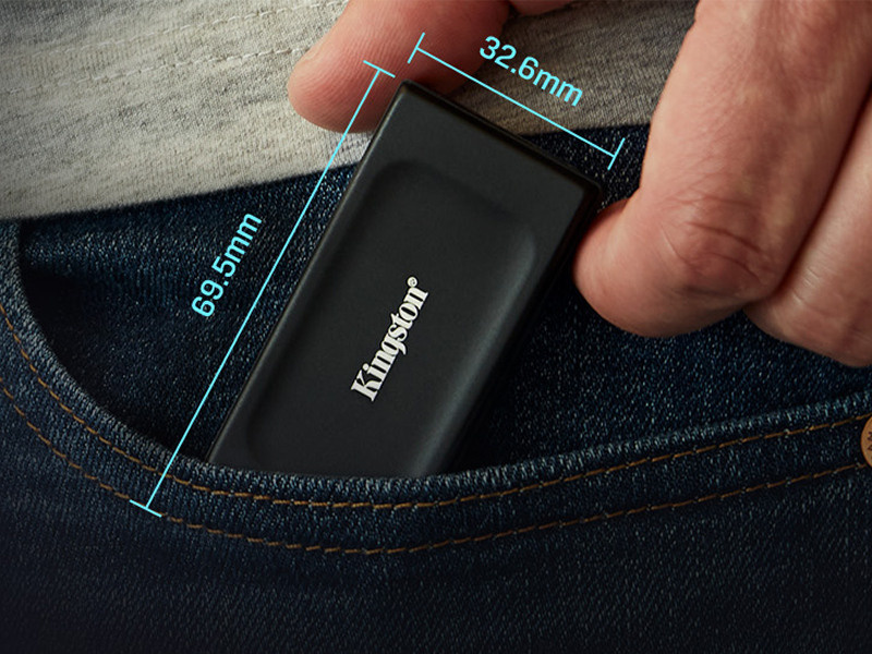 Kingston — портативный твердотельный накопитель размером с ладонь. Фотограф — видеограф в Москве Дмитрий Менделеев