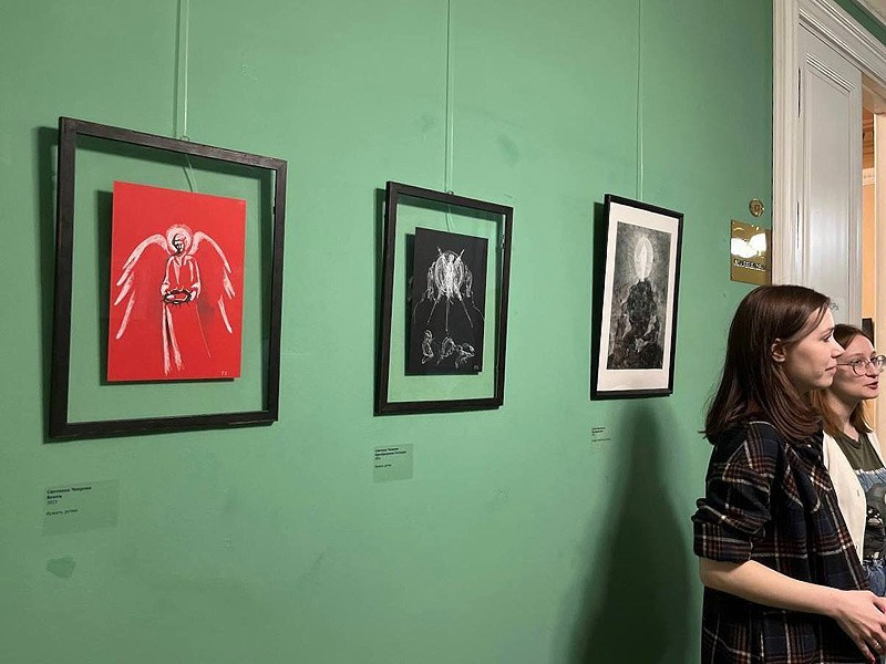 Проект «После Иконы» представили художники: Мария Чудина, Алёна Михайлова, Вера Алина, Екатерина Белякова, Анна Акимова, Александр Семергей, Максим Дёмин, Светлана Чепрова/Фотон, Елена Феризба, Ольга Бровко-Семёнова, Мария Щербакова.