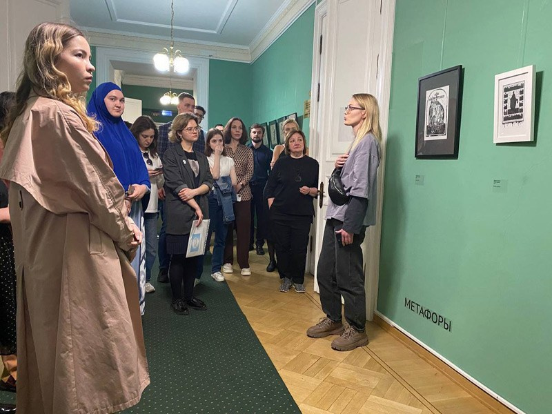 В Москве в ЦВЛ при партнёрстве проекта «После Иконы» открылась выставка «Мировые религии».Экспозиция состоит из старинных и редких изданий и работ современных художников, которые рассказывают о развитии христианства, ислама и буддизма и их влиянии на искусство. Выставка проходит с 15 марта по 27 апреля 2024 г. в выставочной зоне Центра восточной литературы РГБ на Моховой, 6–8.