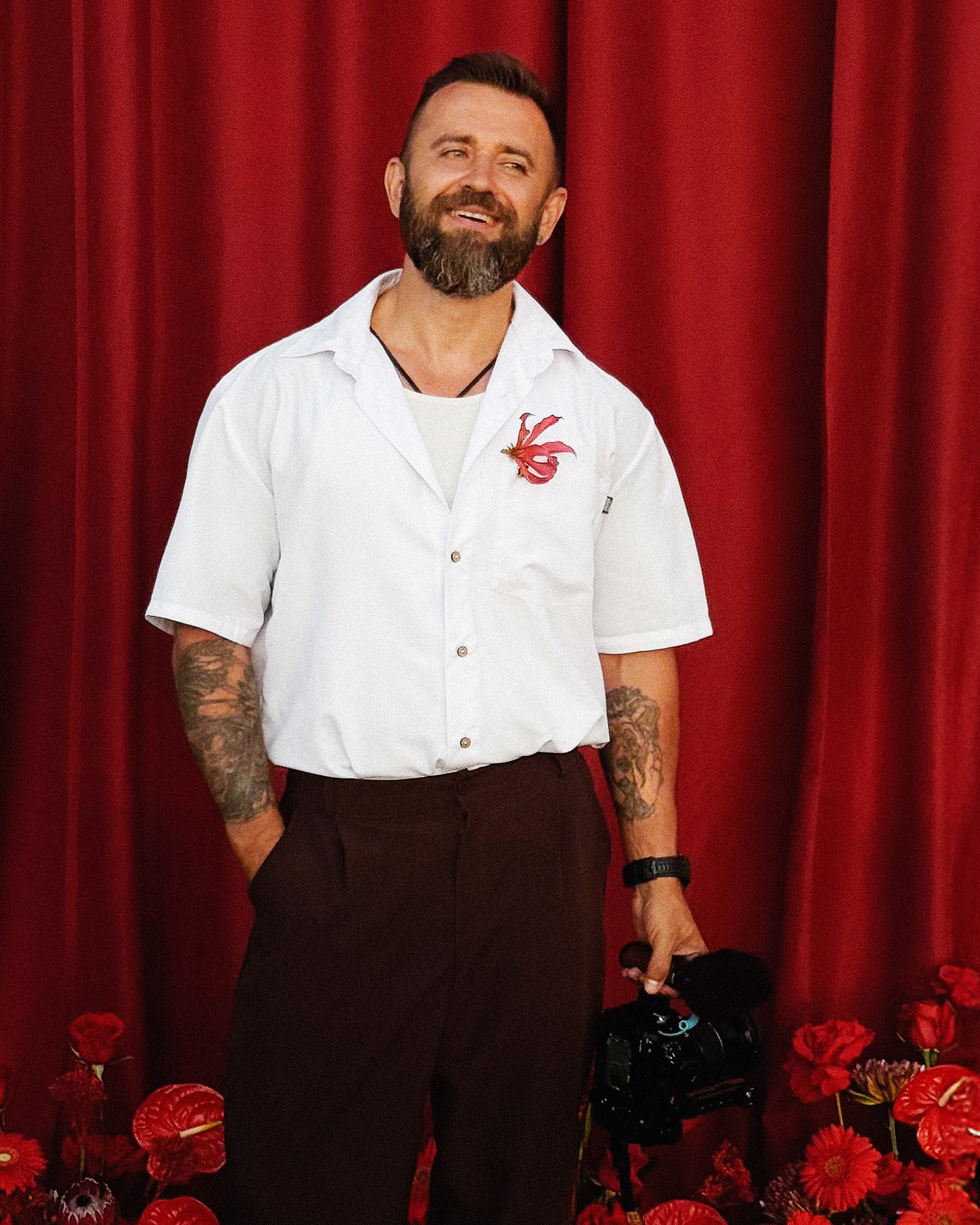 Контакт. Свадебный Видеограф Фотограф в Сочи