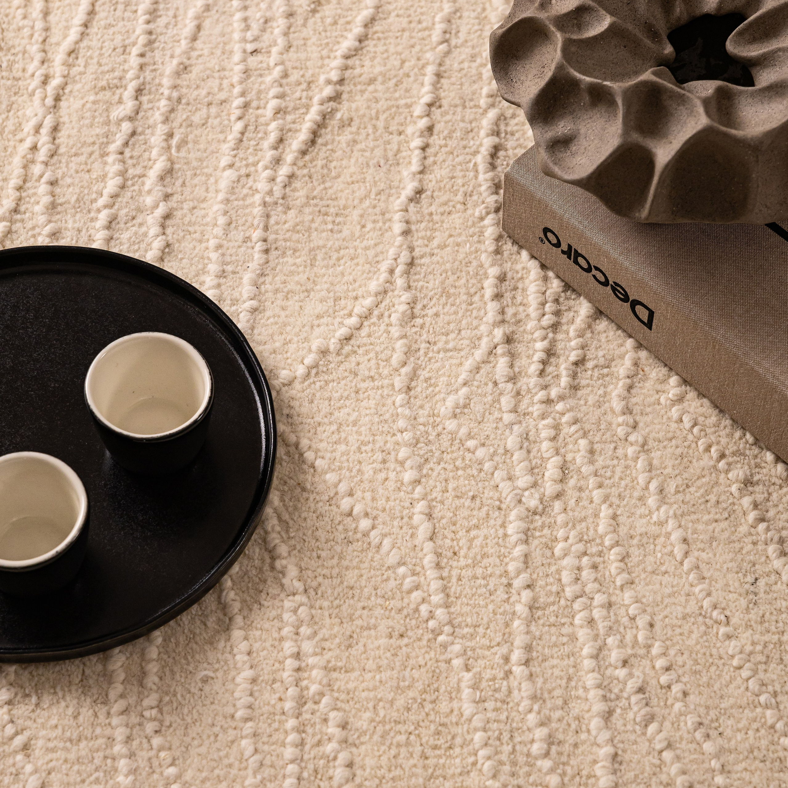 Ковры Decaro Rugs. L. Deco интерьерный салон. Краски/обои/лепной декор