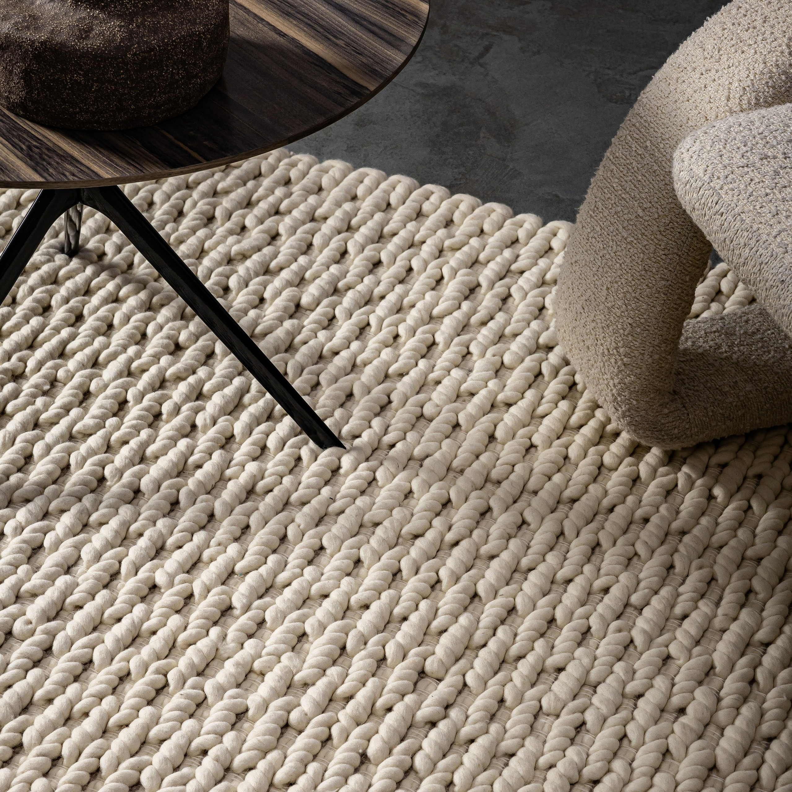 Ковры Decaro Rugs. L. Deco интерьерный салон. Краски/обои/лепной декор