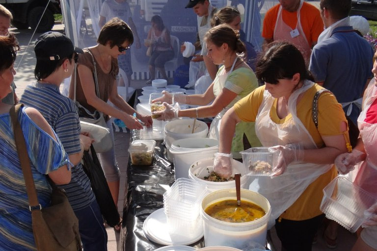 Начало программы в зоне наводнения 8 июля 2012 года. Пища для Жизни