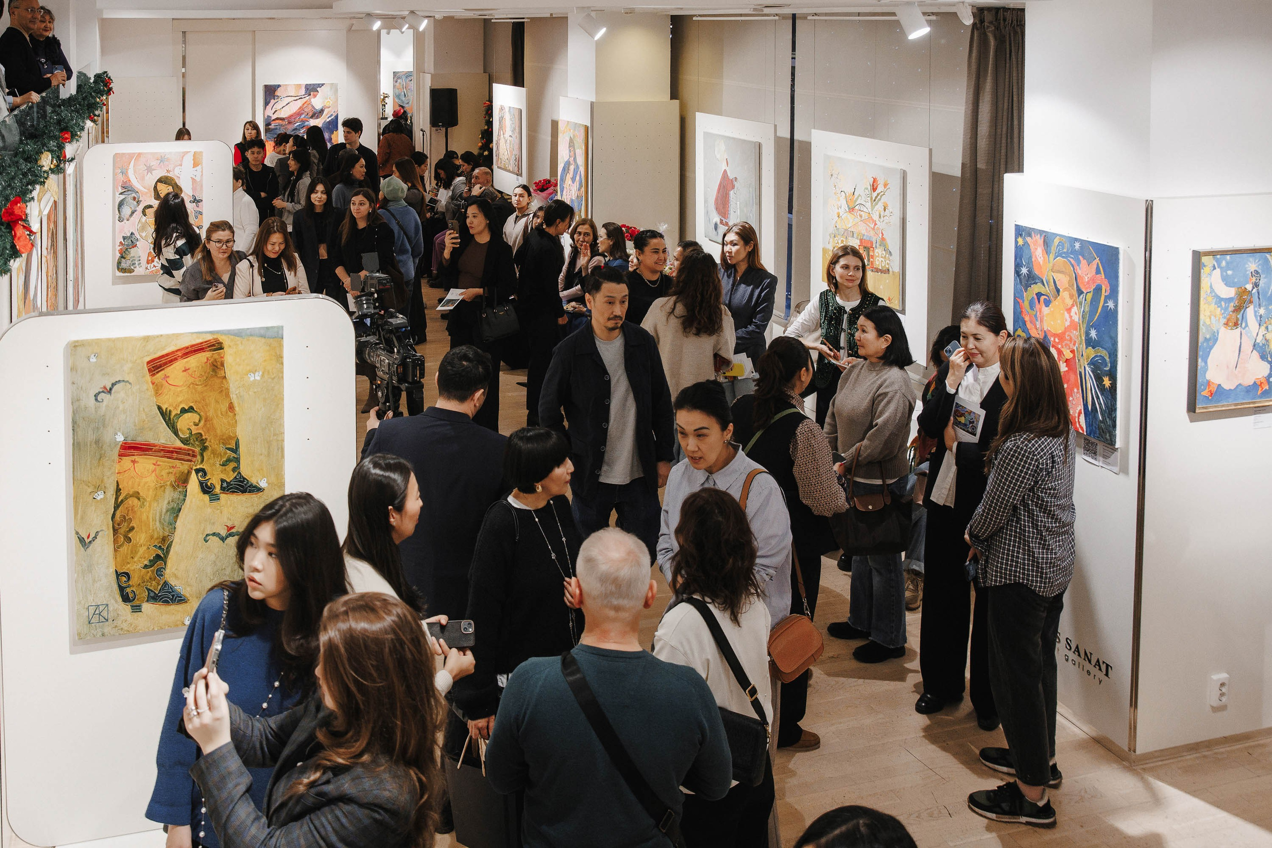 За мечтой Айгерим Карибаева персональная выставка. Астана Кипятком