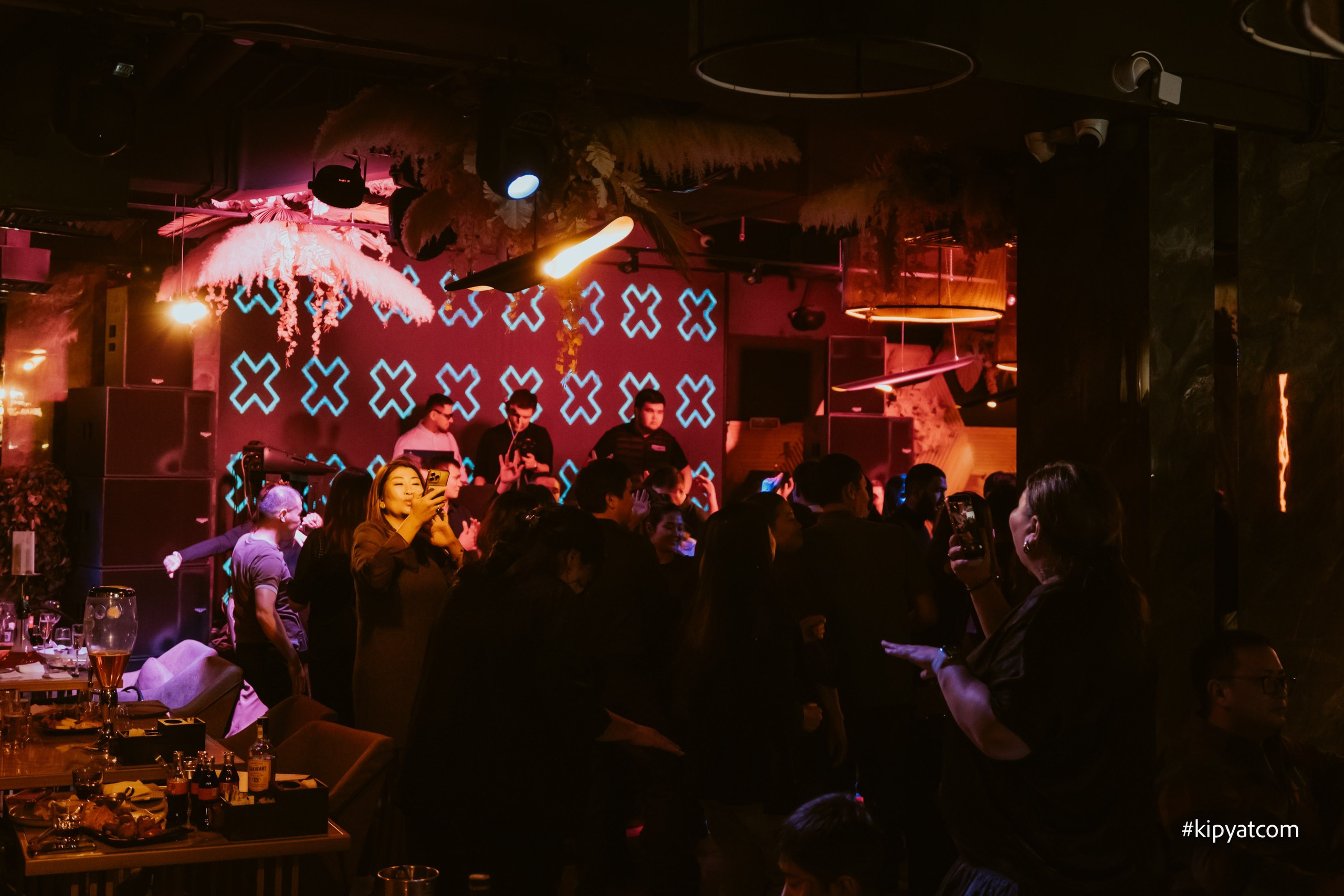 Панаехали бц Москва. Астана Кипятком